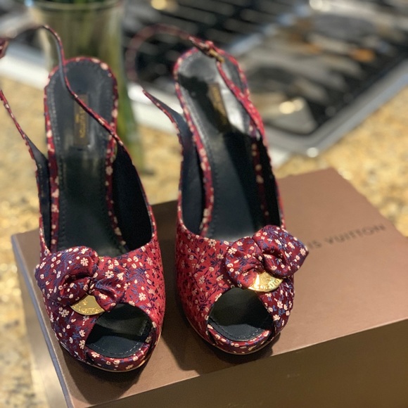 Louis Vuitton Catalina Open Toe Pump - Picture 3 of 7